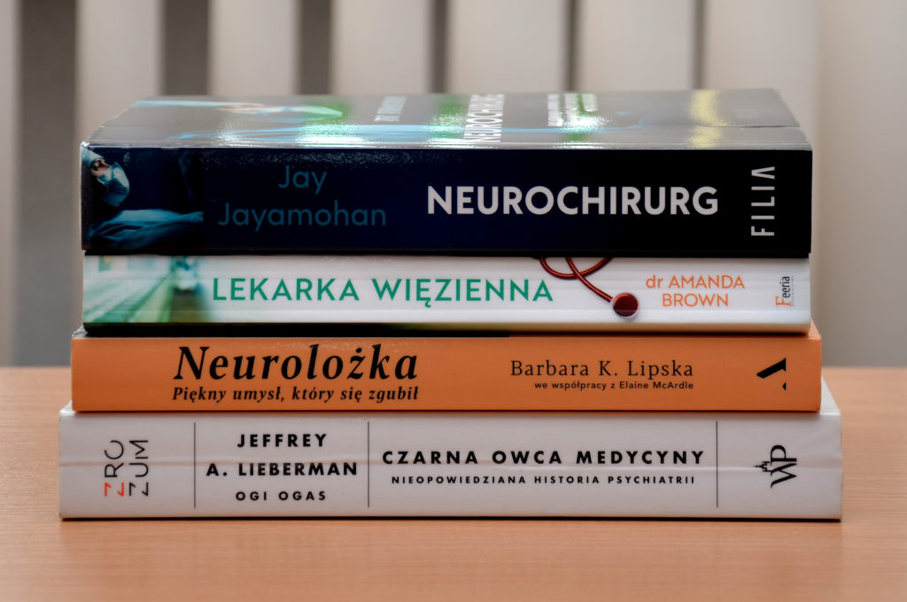 Okładki książek omawianych w Poczekalni literackiej. Od góry: Jay Jayamohan "Neurochirurg", dr Amanda Brown "Lekarka więzienna", Barbara K. Lipska "Neurolożka. Piękny umysł, który się zgubił" i Jeffrey A. Lieberman, Ogi Ogas "Czarna owca medycyny. Nieopowiedziana historia psychiatrii".