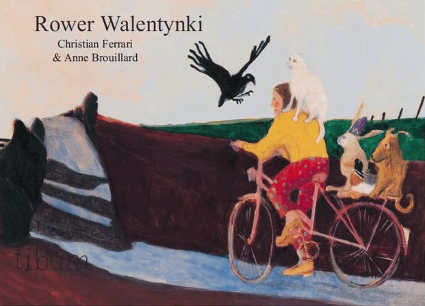 Po prawej stronie plakatu dziewczynka w czerwonych spodniach i żółtym swetrze jedzie na rowerze, na ramieniu siedzi jej biały kot, na bagażniku pies i zając, w jej stronę nadlatuje czarny ptak . Dziewczynka jedzie po błękitnej drodze, wokół brązowe wzniesienia, w oddali zielona łąka. W lewym górnym rogu tytuł: "Rower Walentynki" Christian Ferrari, Anne Brouillard, w lewym dolnym rogu, ledwo widoczne logo "tibum".
