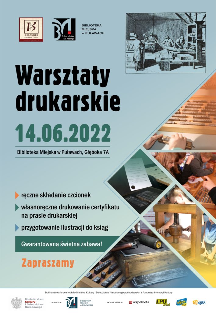 Plakat reklamujący warsztaty drukarskie. Na żółtym tle logo Biblioteki Miejskiej w Puławach oraz Czerpalni Papieru Kalander, obok rycina przedstawiająca pracę drukarzy. Poniżej kolaż ze zdjęć. Na środku plakatu tekst: "Warsztaty drukarskie. 14.06.2022. Biblioteka Miejska w Puławach, Głęboka 7A. Ręczne składanie czcionek, własnoręczne drukowanie certyfikatu na prasie drukarskiej, przygotowanie ilustracji do ksiąg. Gwarantowana świetna zabawa! Zapraszamy". Poniżej na pasku zapis: "Dofinansowano ze środków Ministra Kultury i Dziedzictwa narodowego pochodzących z Funduszu Promocji Kultury". Loga. 